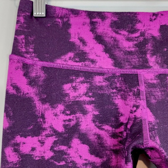 Lululemon Wunder Under Plum Tie-Dye Cropped Leggings Sz. 4 *RARE* - Picture 5 of 10